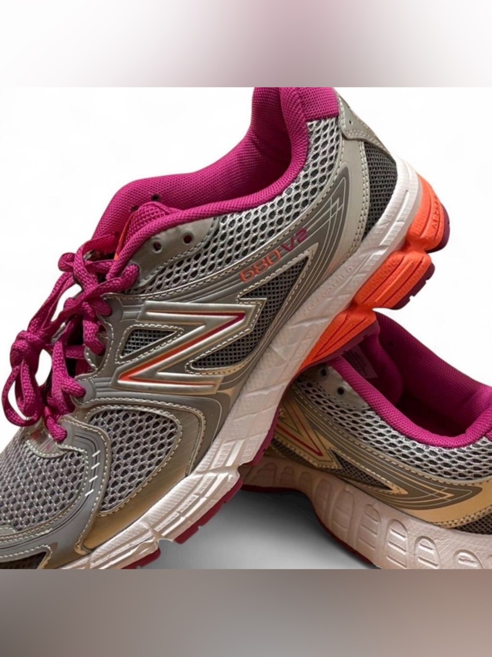 New Balance 680v2 Women’s Running Shoes Pink Gray Orange Size 8.5